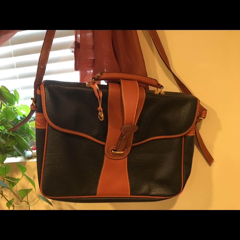 Dooney & Bourke ladies business bag